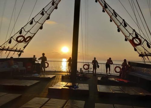 Alanya Gün Batımında Korsan Teknesi Turu